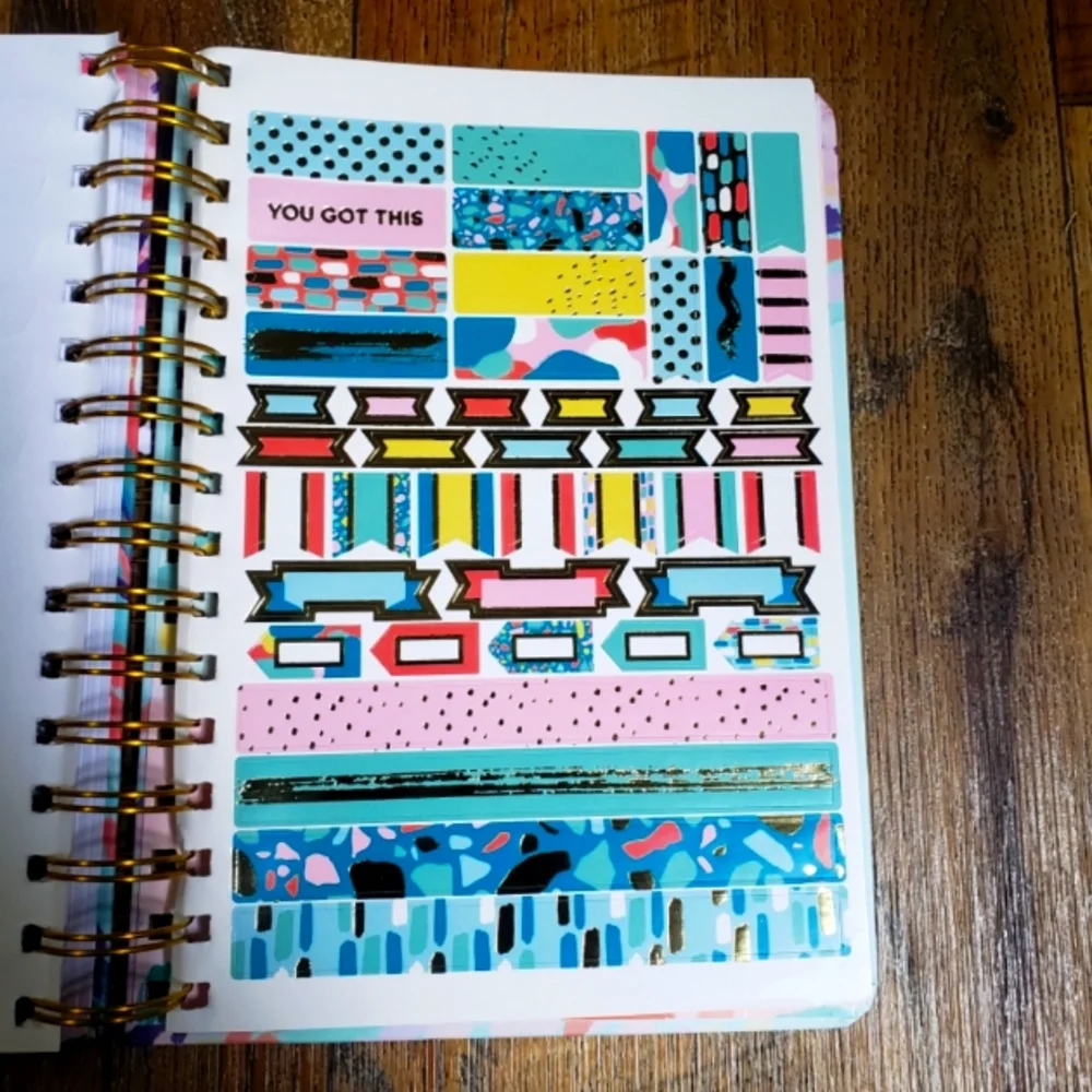 Find The Good In Everyday Undated Planner with Motivatonal Quotes & Stickers
